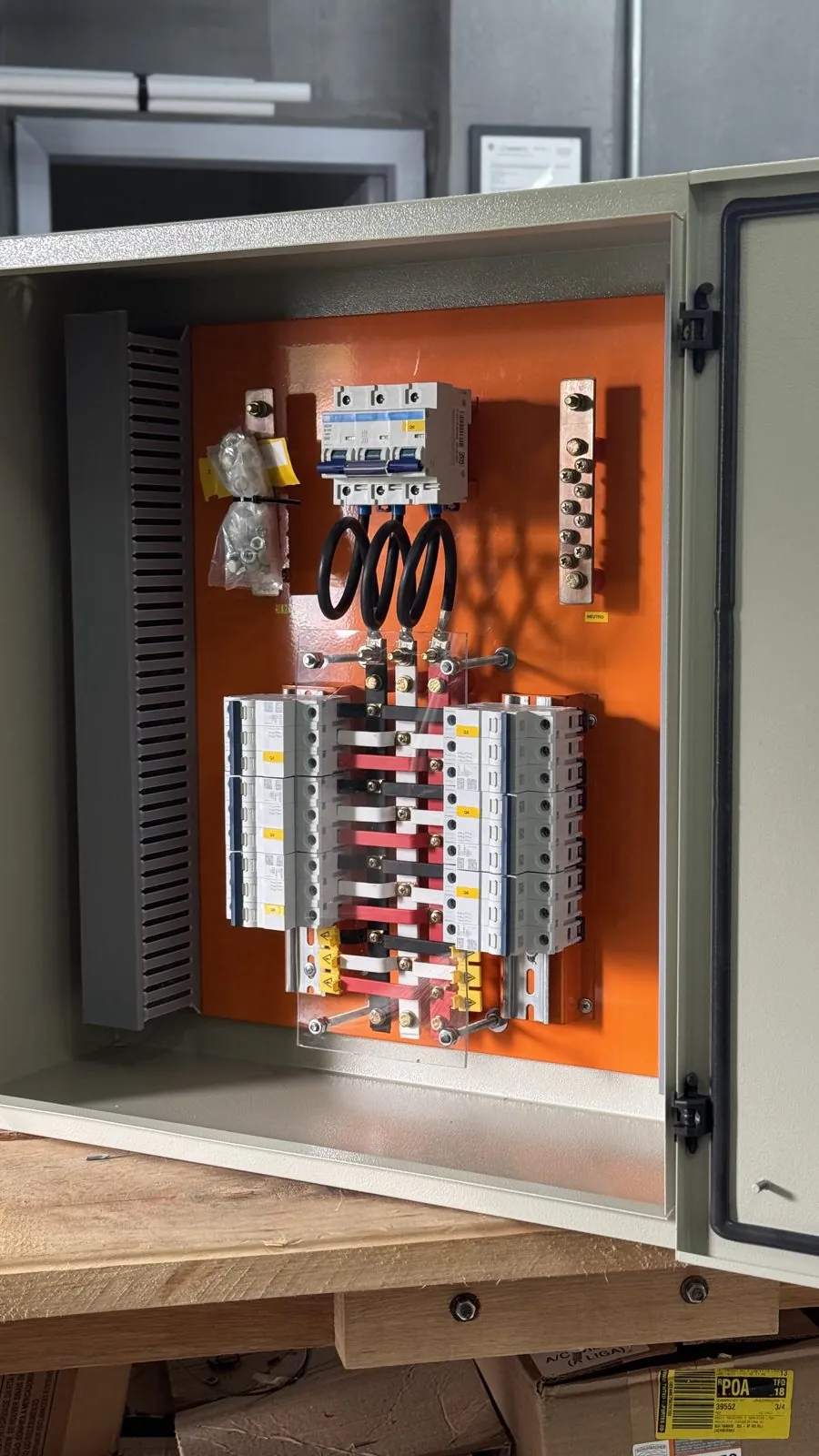 Montagem de quadro elétrico
