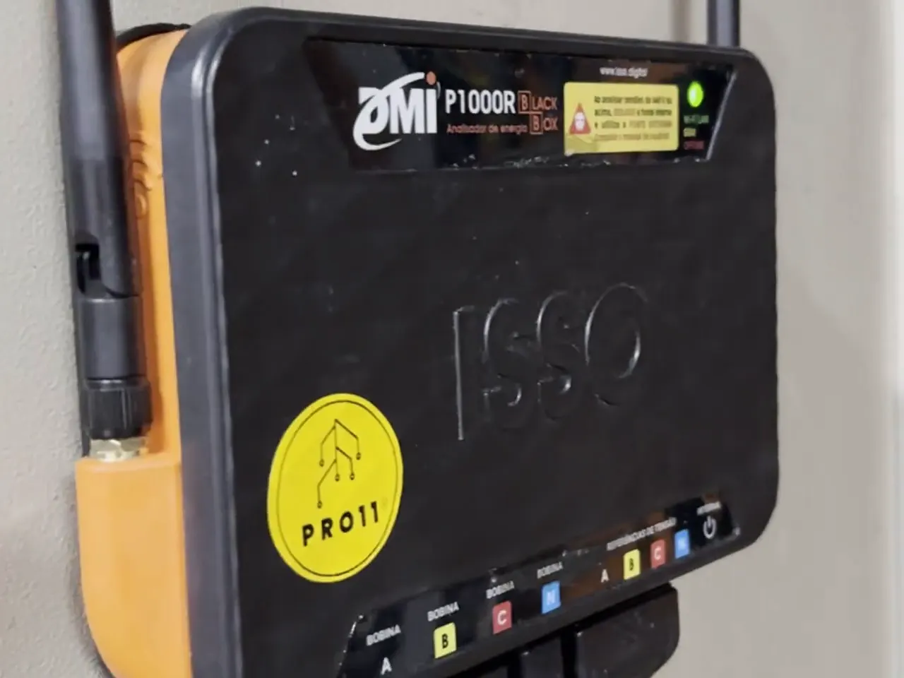Analisador de energia instalado no quadro